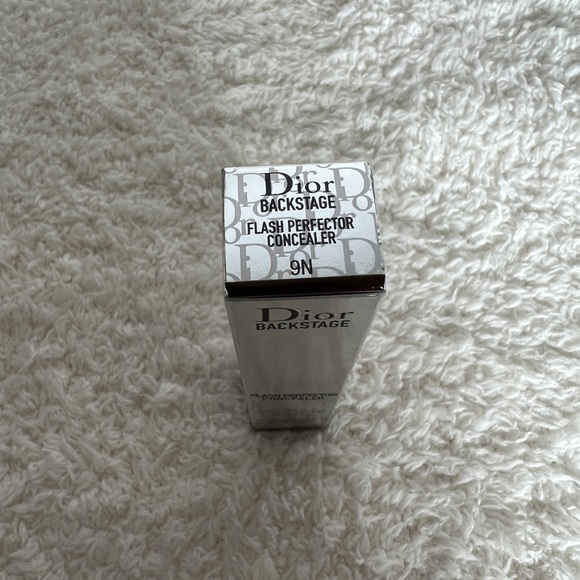 DIOR BACKSTAGE FLASH PERFECTOR CONCEALER- 9N - Picture 4 of 4